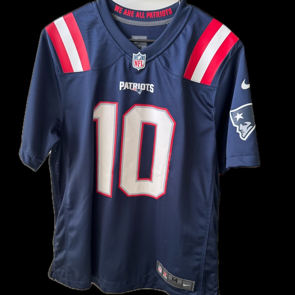 Mac Jones Patriots Jersey Medium - LIKE NEW
